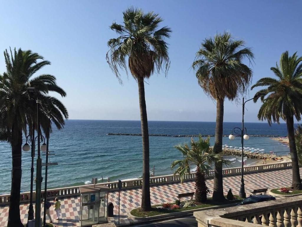 Petit Avec Classe San Remo Exterior foto